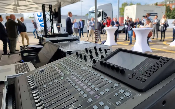 Mischpult und Technik für Präsentation in Hamburg